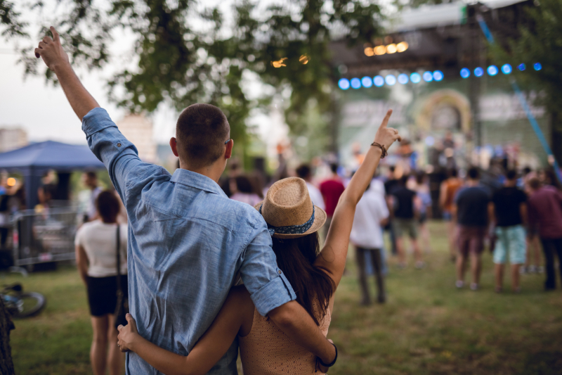 couple on music festival